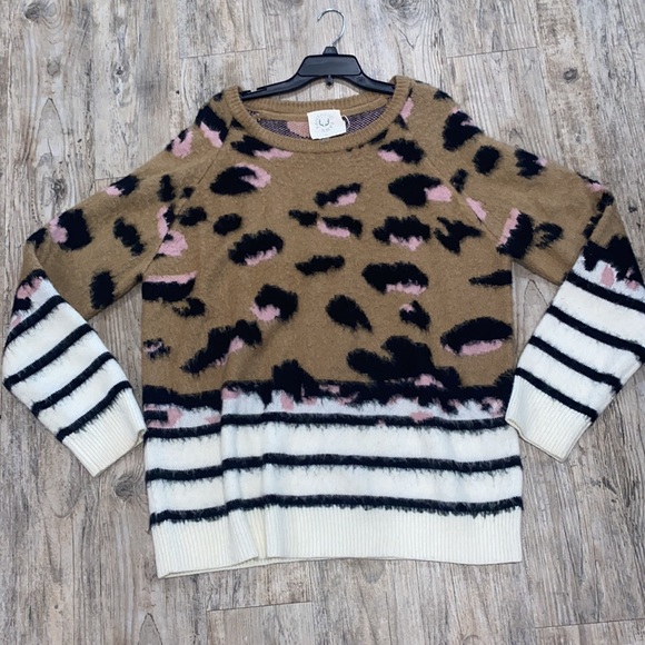 Fantastic Fawn Fuzzy Leopard sweater animal print - Picture 5 of 6